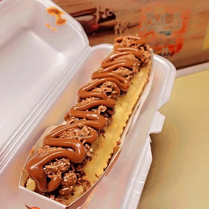 Churros com caramelo e chocolate