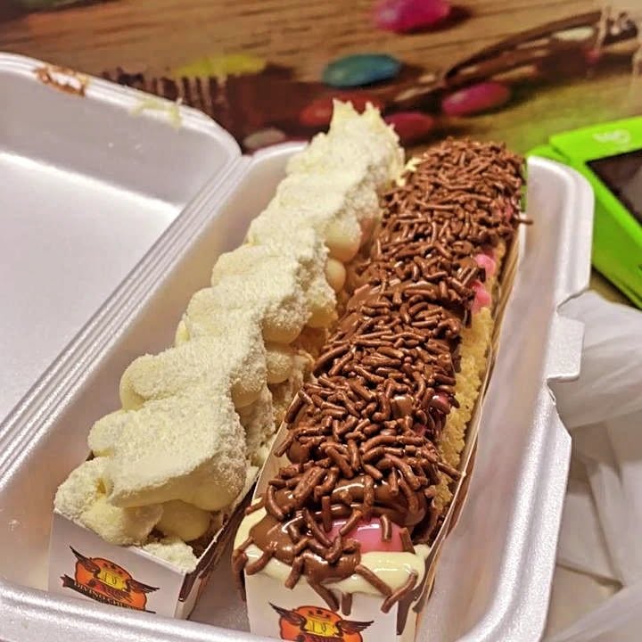 Churros com confete e chocolate